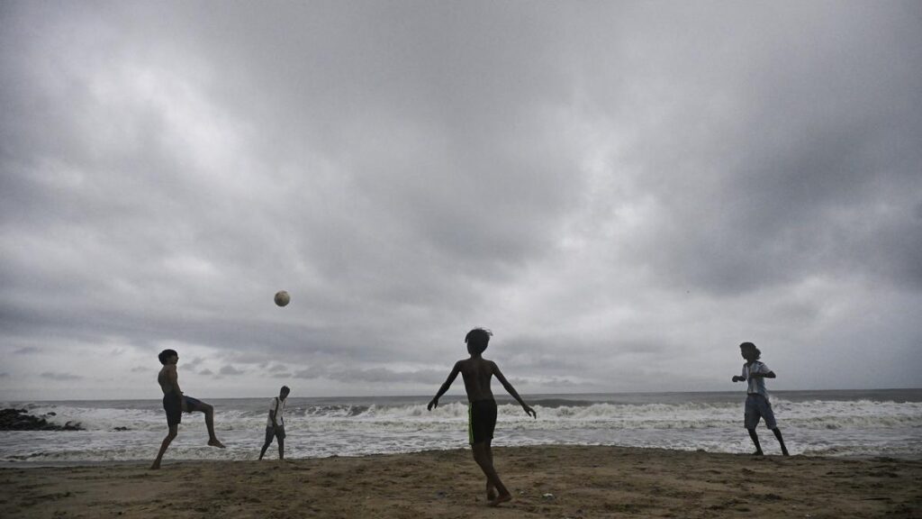 Rain triggers a trail of destruction in Kerala; train services halted at Alappuzha; yellow alert for 9 districts on Sunday thulasi